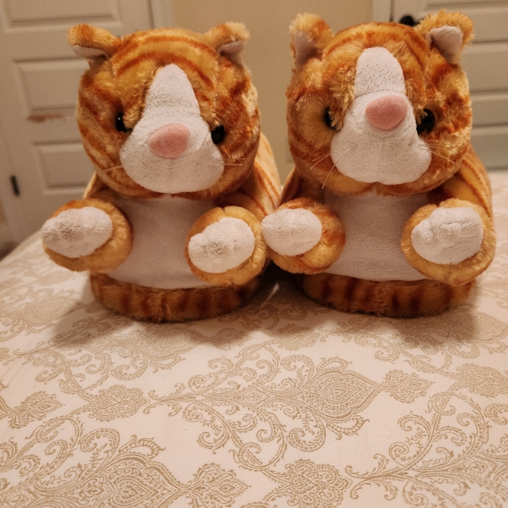 Adorable Tabby Cat Slippers 🐈